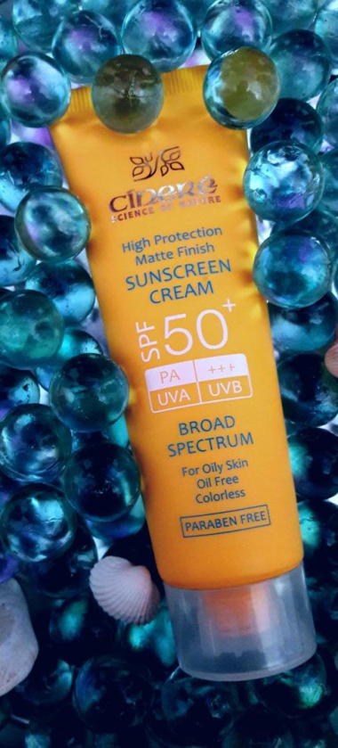 عکس تست کرم ضد آفتاب بی رنگ مدل Oil Free با +SPF50 مناسب پوست چرب حجم 50 میلی لیتر سینره