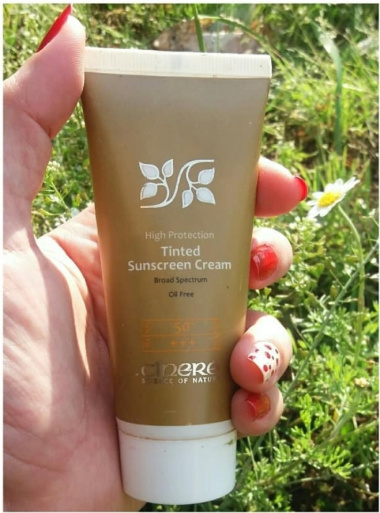 عکس تست کرم ضد آفتاب SPF30+ بدون رنگ مینرال مناسب پوست حساس سینره